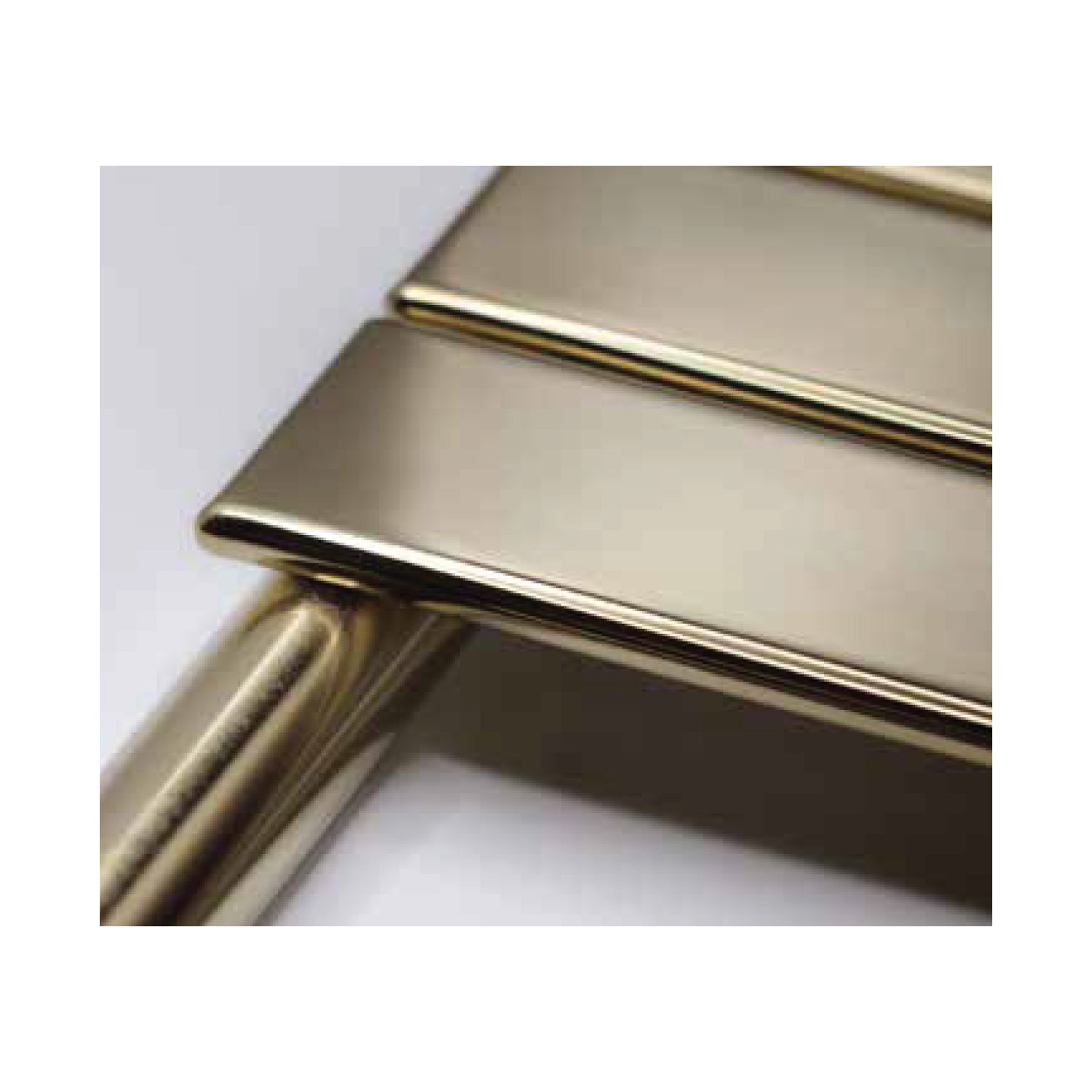 Termoarredo idraulico modello Egadi di Lazzarini 1213x500 mm B-Brass