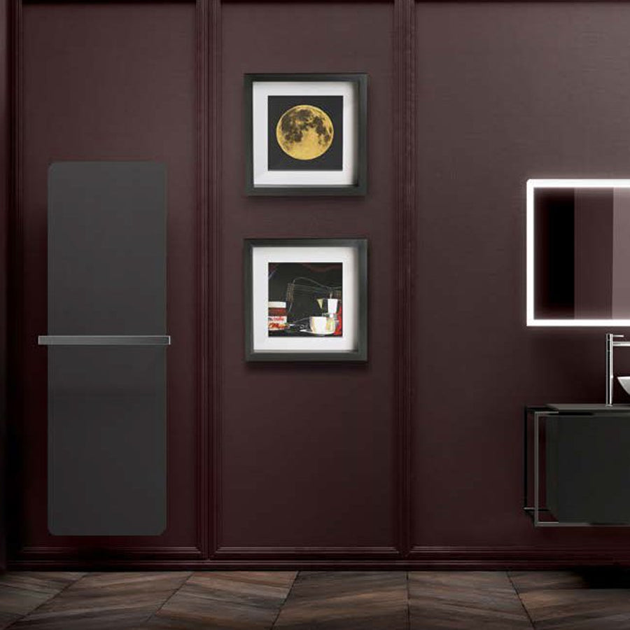 Termoarredo elettrico a muro in acciaio al carbonio collezione Caligo di Lineabeta colore antracite cm 47x179